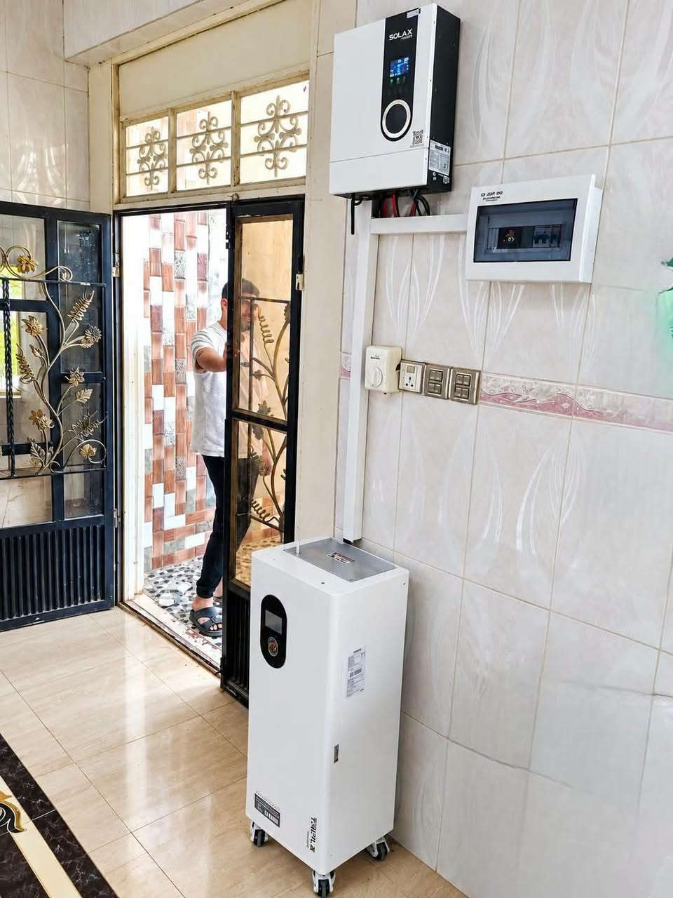 🔥 أقوى عروض SOLAX لعام 2026 🔥

☀️ 15 أمبير نهاري | 15 أمبير ليلي
💰 السعر: 4,250,000 دينار فقط
🚀 قابلة للتطوير مستقبلًا حتى 27 أمبير

⚡️ تنصيب منظومة طاقة شمسية 2026
من تنفيذ كادر شركة رويال سولار – صلاح الدين 🔵

📍 الموقع: صلاح الدين – العلم
👤 للأخ توفيق العلوش
🌹 نسأل الله له فيها الخير والبركة

🔧 مكونات المنظومة:

🔹 إنفيرتر SOLAX POWER – 6KW
🛡️ ضمان 3 سنوات 

🔋 بطارية SOLAX POWER Lithium – 16KW
🛡️ ضمان 10 سنوات تبديل + صيانة

☀️ ألواح LONGi Hi-MO X10 – 645W
🔹 العدد: 6 ألواح

⚡️ نظام 48V قابل للتطوير
ابدأ باحتياجك اليوم وطوّر منظومتك مستقبلًا حسب استهلاك المنزل.

💎 أعلى جودة… بسعر منافس
💰 4,250,000 دينار فقط

💳 خيارات الدفع:

✅ نقدي
✅ أقساط لموظفي كي كارد لمدة 18 شهرًا

📍 فروعنا:
🔵 كركوك – شارع القدس – مقابل كوفي الجادرية – عمارة رويال نيت
🔵 كركوك – شارع المطار – قرب فلكة تكريت
🔵 صلاح الدين – تكريت – القادسية – شارع الكراج – قرب الحديثي للموبايل

📞 للحجز والاستفسار عبر واتساب:
*********** – كركوك
*********** – صلاح الدين / آسيا
*********** – صلاح الدين / زين

☀️ رويال سولار | طاقة أقوى… راحة أكثر
🔵 ضمان حقيقي • تجهيز • تنصيب • صيانة
