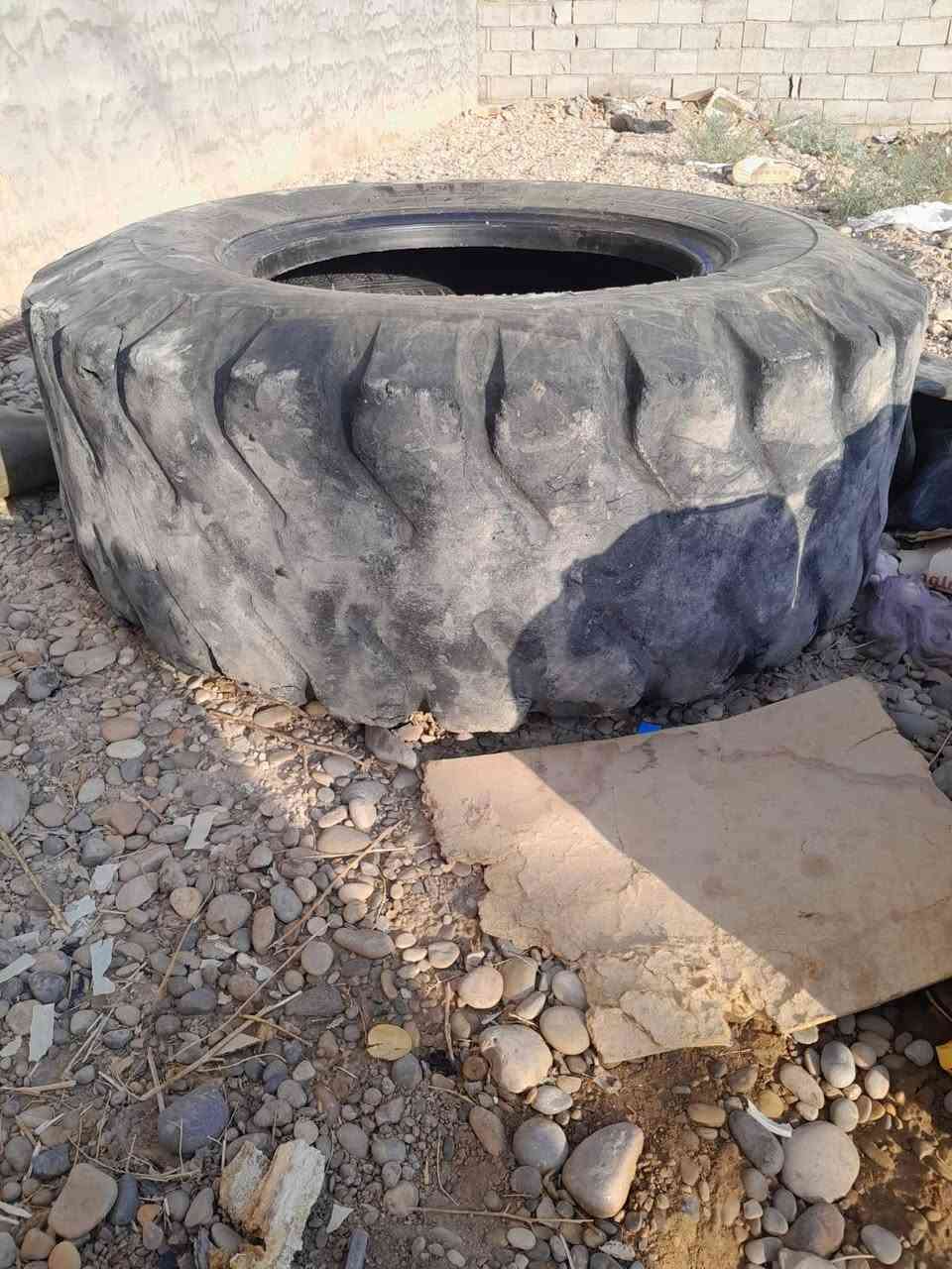 تايرات مستخدمه للبيع 17 ونص عل 25 ***********
