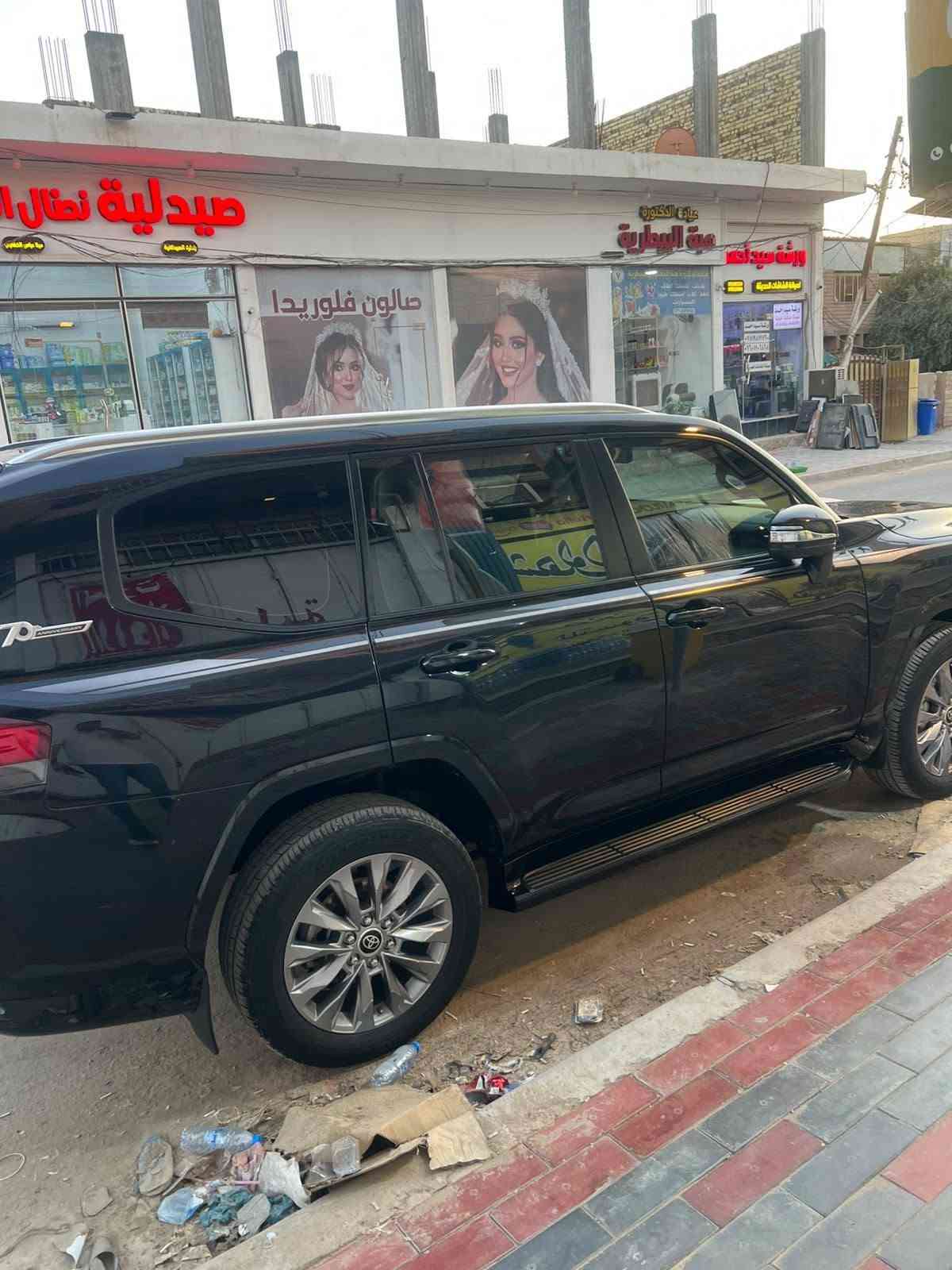 السلام عليكم
لاندكروز gxr ساز ام الضمان 
ماشية ٤٠ مكفولة كفالة عامة من كلشي 
سيارة جديدة جدا
وبيهة سونار والسونار مرفق بالمنشور
مكان السيارة الحله شارع ٦٠
السعر ٦١٠ قفل من الأخير 
اتصال ***********
واتس ***********
