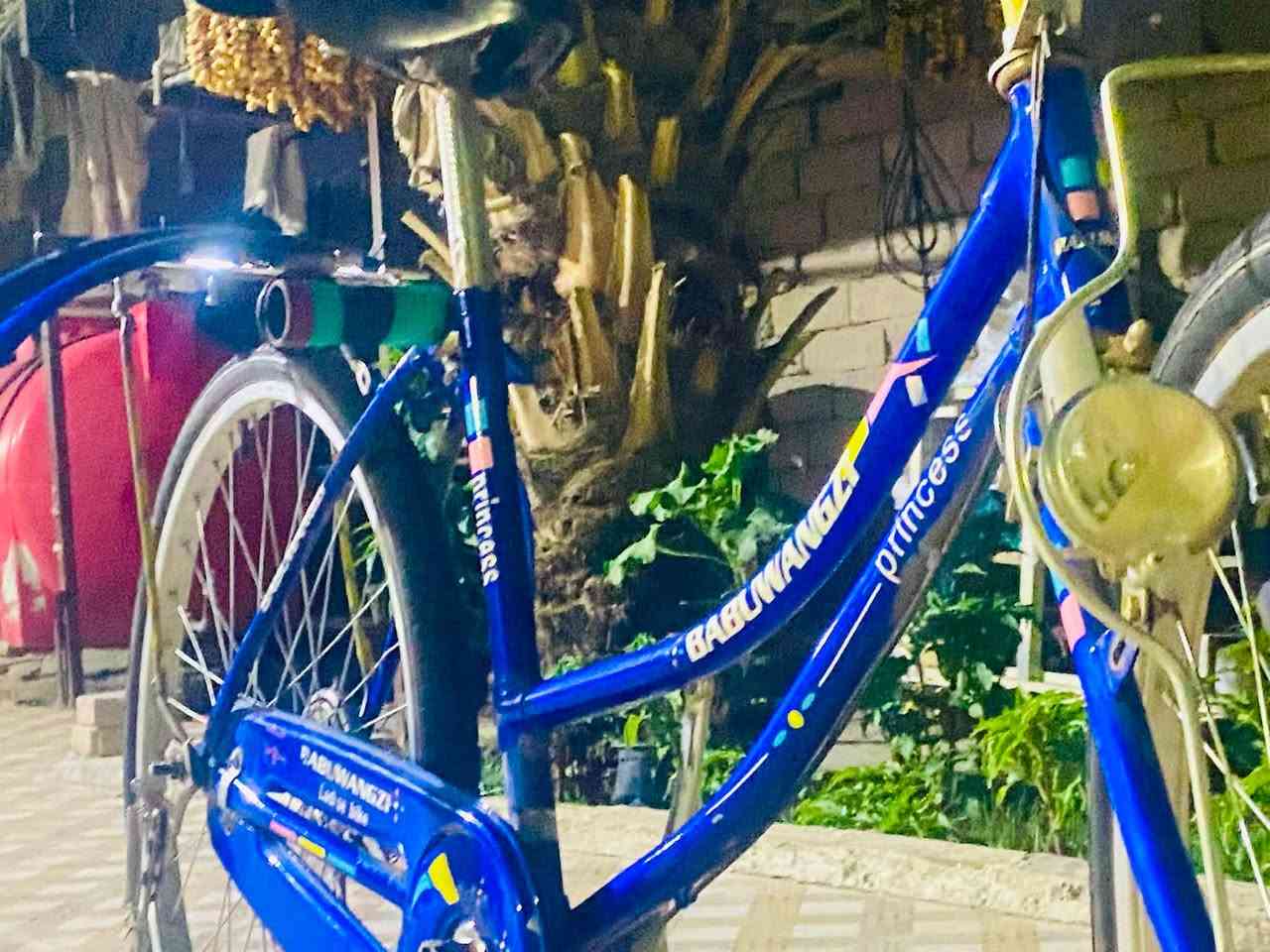سلام عليكم🙋🏻‍♂️
بايسكل بناتي للبيع 🚲
حجم 2️⃣6️⃣  
مختوم㊙️
نظافته زينه🔝
وجاملغاته وياه❗️
ولايت وياه♻️
بس الركبه مالته طاكه يسوها بخمسه
العنوان❗️ النا🚷صريه 
السعر خاص او موجود عالواتساب✳️
***********
