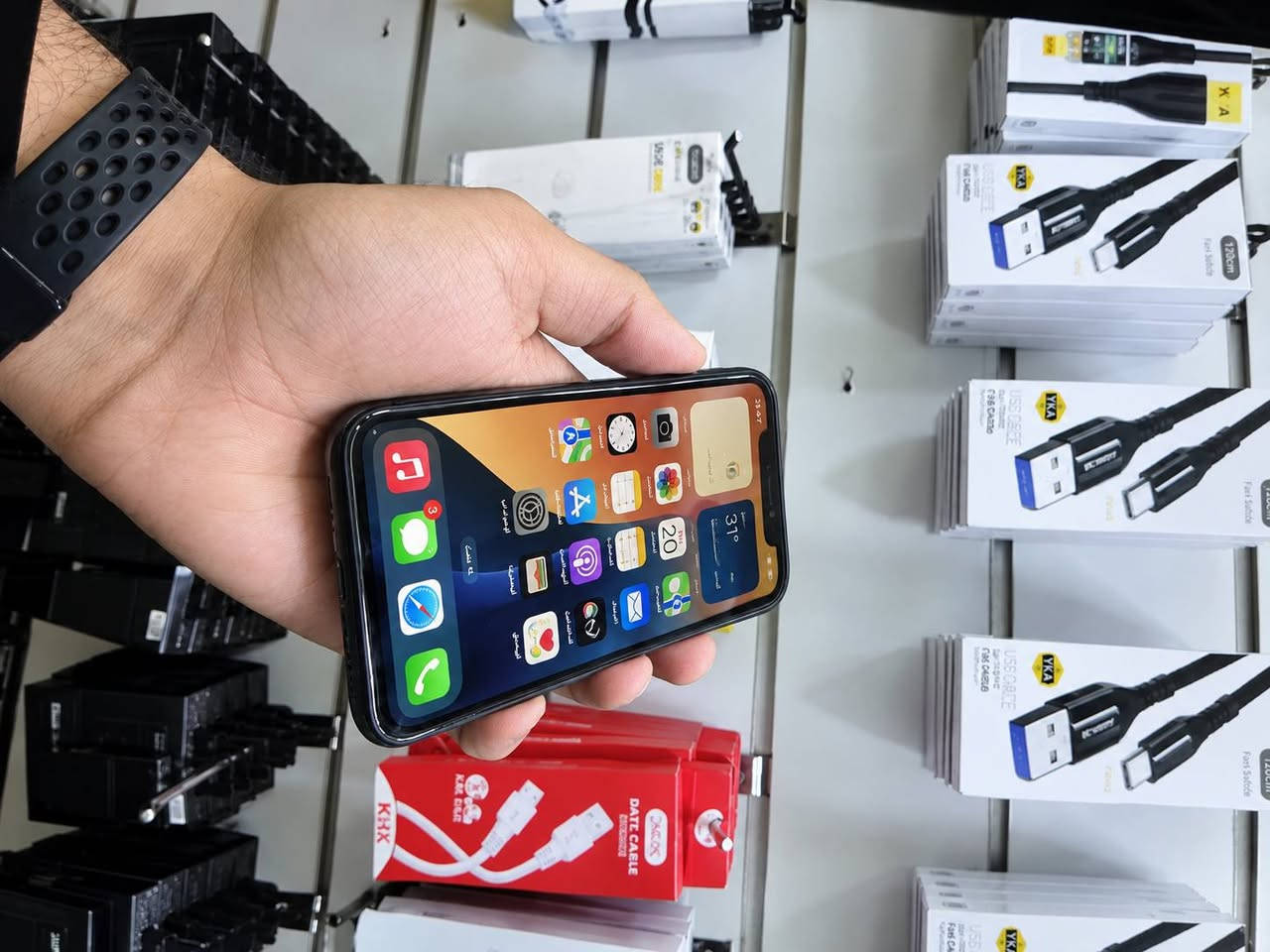 ايفون اكس اس بلادي
64
باتري 75❤️🔥
ضهر مفطر
الجهاز كله شغال فقط كامرات وكفت وكع مني وطفت السعر 90 الف فقط ..
مكاني رمادي تأميم 
***********
