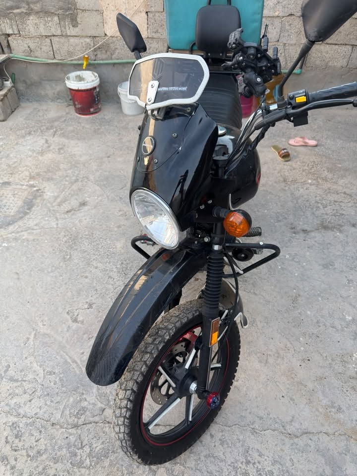 السلام وعليكم
دايوان جبلي  موديل 25 نازله 26  
حجم المحرك 200 cc
مرقمه رقم اربيل الدراجه باسمي تحويل بل وقت لتحدده 

عنواني بغداد سعرها مليونين و 300 وبيها مجال    

*********** اتصل 

الشراي يتصل
