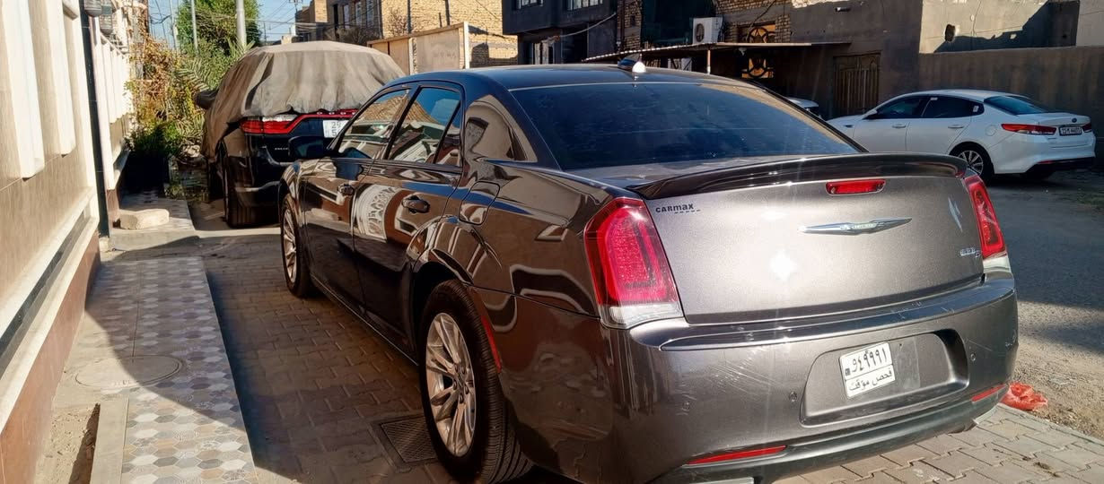 السلام عليكم أوباما 18Sفول مواصفات ظباط حادث فقط دعامية خلفية واجه بيه مسبق بنيد مبدل أصلي بدون صبغ وجاملغ كلير بدون معجون السيارة حيل جديدة 
مواصفات S
بونراما 
رادار جانبي رادار خلفي
حساسات أمامية وخلفية 
كشنات حظن أسود 
تحكم ستيرن تدفئة تبريد 
تو ويل محرك ستة سلندر 3600
ويل مكسيكي تخم تاير السيارة حيل جديدة بالكارتون 
***********
