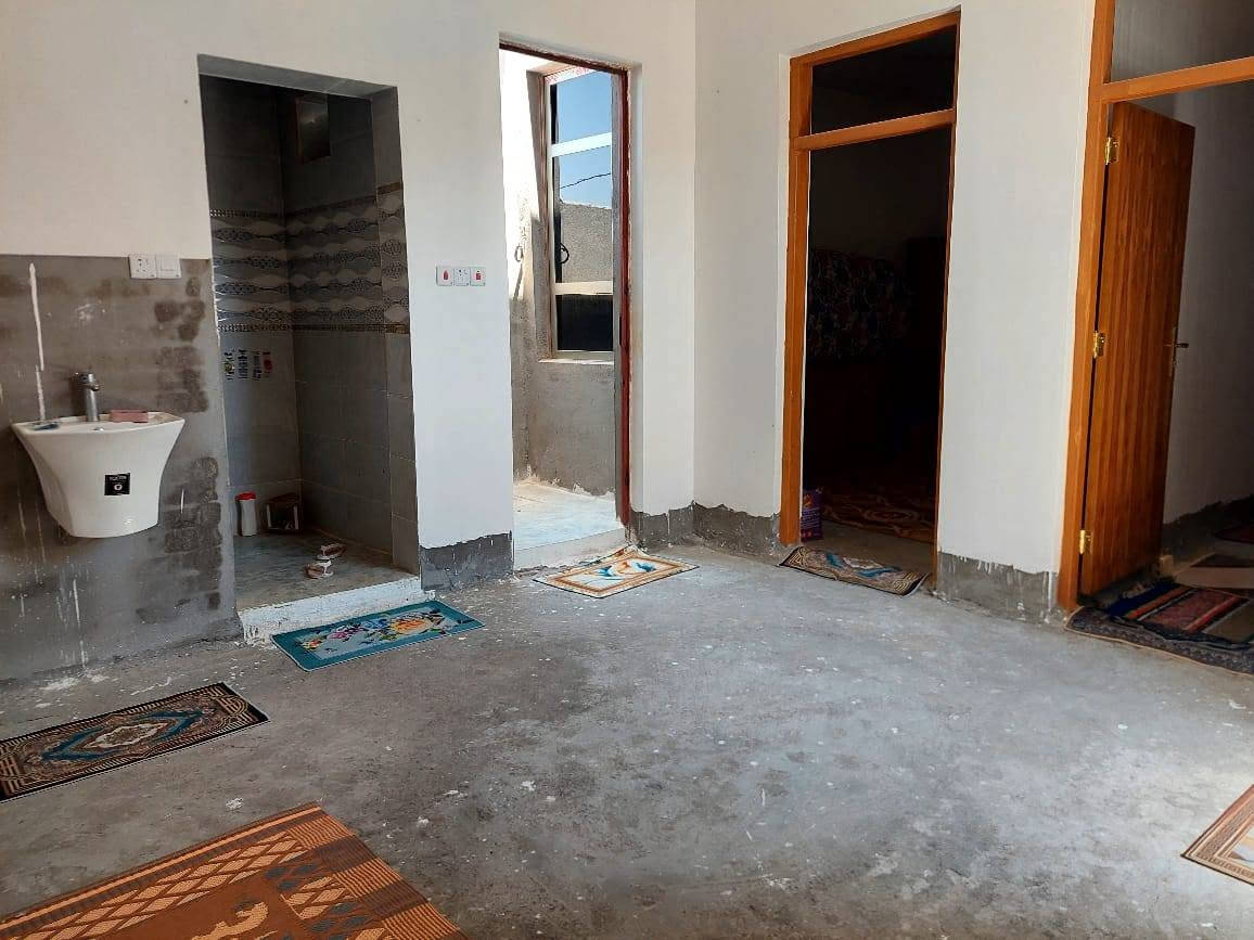🏠 بيت للبيع منطقة الموظفين 

للبيع بيت بمساحة 150 م²
📐 7.5 م × 20 م

يتكوّن من:
▪️ استقبال
▪️ صالة
▪️ مطبخ
▪️ غرف نوم عدد 2
▪️ صحيات عدد 2
▪️ منور عدد 2
▪️ حمام
▪️ بيتونة
▪️ استارة
▪️ أرضية صبّة
▪️ شبابيك ألمنيوم

📞 للاستفسار والتواصل:
***********
قناتنا على التلكرام👎
https://t.me/al99iy

🏡 فرصة مناسبة للسكن والاستثمار
