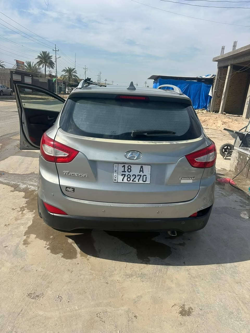 توكسان موديل ٢٠١٥ محرك GDl 2400 رقم بابل إنكليزي باسمي فول مواصفات 
بانوراما 
بصمة 
2 قطع تبريد
4 انظمة قيادة 
شاشة بلادية
منظومة تبريد جديدة فول 
لايت عدسة
لايت اوتو
كشنات جلد بلادي 
تدفئة كشنات
كشن السائق كهرباء 
اشاير بالمري 
تحكم ستيرن 
حادثها بنيد تجي تجيك وتفحص بيدك فحص كامل 
ملاحظة /// الارضية مغلفه جلد 
مكان السيارة بابل / الحمزة الغربي
 
***********
