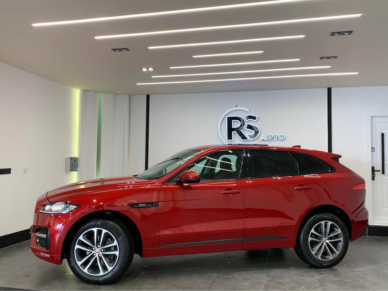 جاگوار F-Pace ٢٠١٩ 
وكالت شريكه سردار
فول مواصفات  R SPORT
٤ سلندر توربو
ماشى ٧٤ الف 
جاگوار F-PACE (موديل :٢٠١٩ )
فوول مواصفات   
بانوراما -داتاشوو- فورويل-الصندوق الكهربائي - 4کشن تدفئة - 4کشن تبرید  - ستیرن هیتر -رادار جانبى مرايات -گير شفت-....
سيارة مكفوله بدون سبوغ
كير و محرك بشرط 
كهربايي كلشى بشرت
 محرك ٤ سلندر توربو
سياره رقم اربيل - سنويه فحص كلشي جديد 
سياره بسمى تحويل و وكاله نفس يوم مباشر
 كورك واتساب   *********** أربيل, العراق
