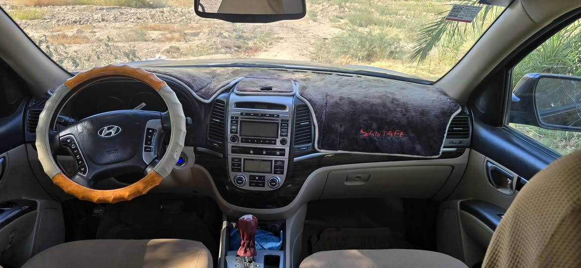 بيع هونداي سنتافي موديل 12 خليجي كفاله عامه
الموصفات

1-ثلاث قطع تبريد + تدفئه✅

2- فتحه سقف ✅

3- سبعه راكب✅

4- ثلاجه وسطيه✅

5- دفع رباعي ( فورويل)✅

6- مري شفط✅

7- كامره خلفيه✅

8- كير ومكينه كفاله عامه مامفتوح✅

9-كشن كهربائي ✅

10-بصمه ✅

11-سته سلندر ✅

12- محرك 3.500 ✅

وبعد هواي مواصفات بيها معروفه السياره بمواصفاتها

تخم تاير جديد

ملاحضه: سياره بدون حادث

سونار موجود بيها

وين مايعجبك روح افحص

سياره احلى من الصور بهواي نصبتهة حلوه جدأ

سياره حره تحويل ثاني يوم

 المكان واسط النعمانيه 

اتصل وتدللل 
رقم ***********
