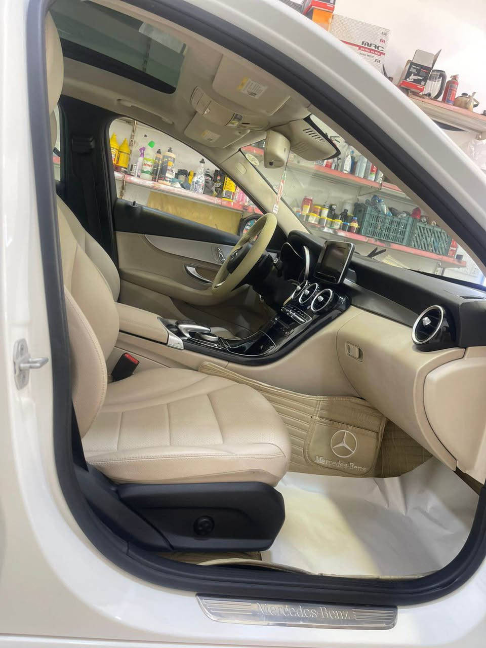 مرسيدس c300 كلين
بى سيوغ بةس يةك ساردى هةيه
دوو سويج 
سعر ١٩٨$ مجال
*********** أربيل, العراق
