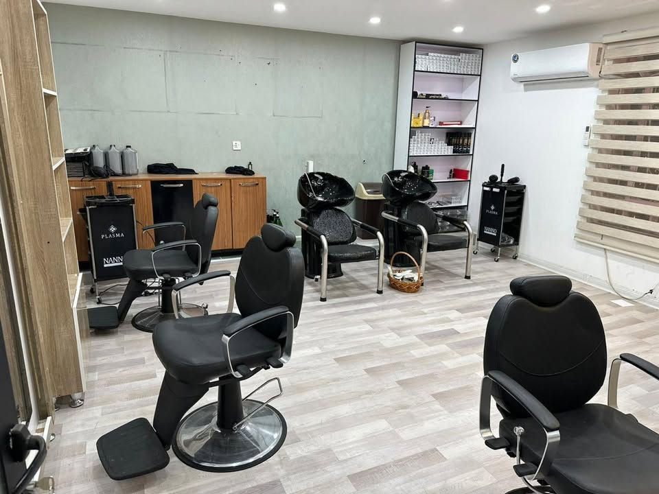 بسعر مناسب جدا بيعه وحده
كررراسي صالون
مرايات 
مغاسل
ميز رسبشن
رفوف
جاكوزي بديكير
اي شي يخص الصالون للبيع
موقعي بغداد اليرموك 
بيع مستعجل و سعر مناسب جدا لغرض السفر 
***********
