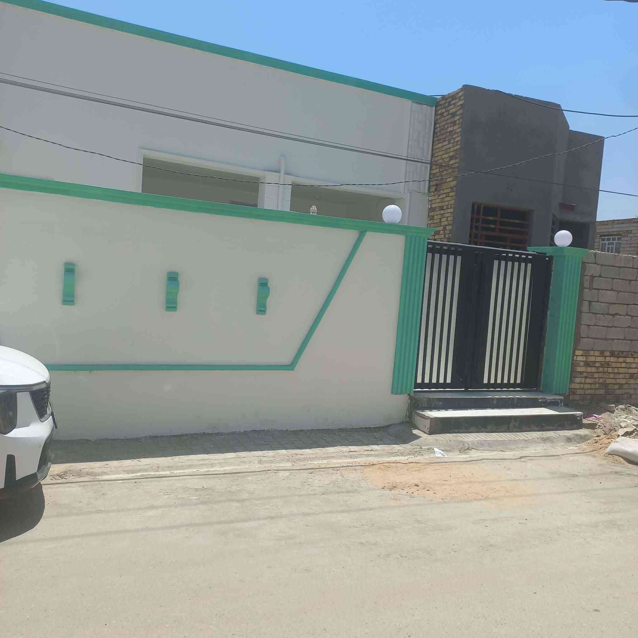 بيت للبيع حي الامين مساحة 215 بناء جاهز البيت فارغ محد  بي للستفسار ***********
