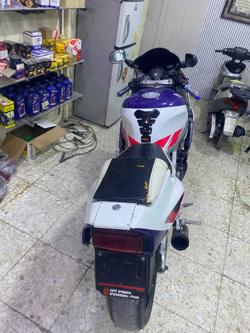 سلام عليكم بطح للبيع أو مراوس محرك 1000 اصولية كاملة للبيع كوم حديد ابيعها هي شغالة بس بيها صوت ب المكينه وما اعرف شنو هو ابيعها كوم حديد 
مكاني كربلاء المعملجي
السعر 850 وبيها مجال بسيط  للشراي 
***********
