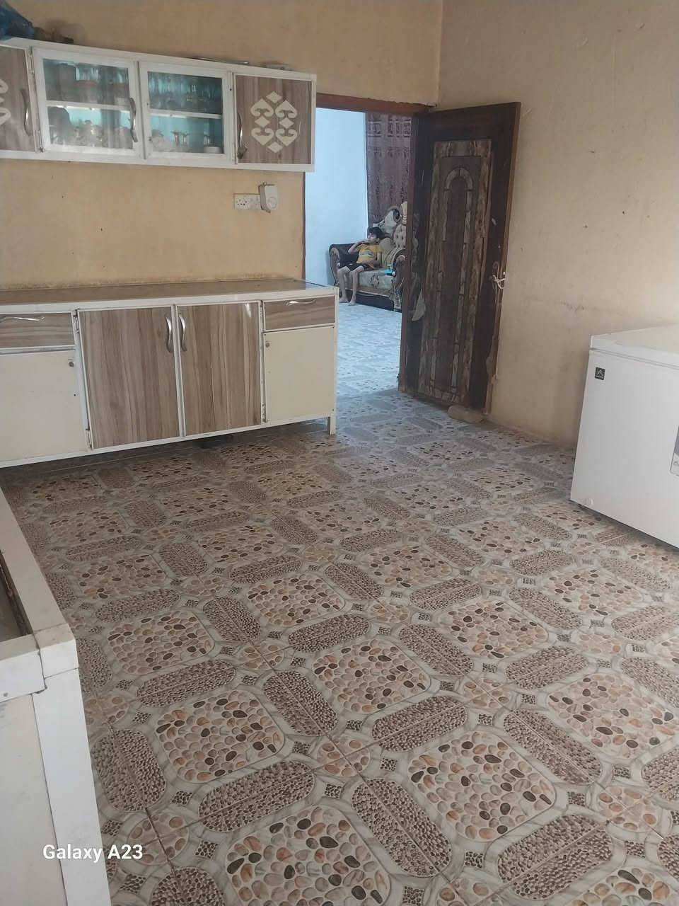 بيت بحي الحكيم مساحته ٢٠٠م نزله كاظم عطوف يتكون من ٣غرف ٢جوه و١ فوك وصحيات داخليه وخارجية و١ فوك وهول كبير واستقبال ومطبخ السكف صب البناء طابوق السطح اشتايكر مرقم من قبل البلديه السعر ٣٨
للإستفسار ***********

نص مكتوب في الصور:
- Galaxy A23
