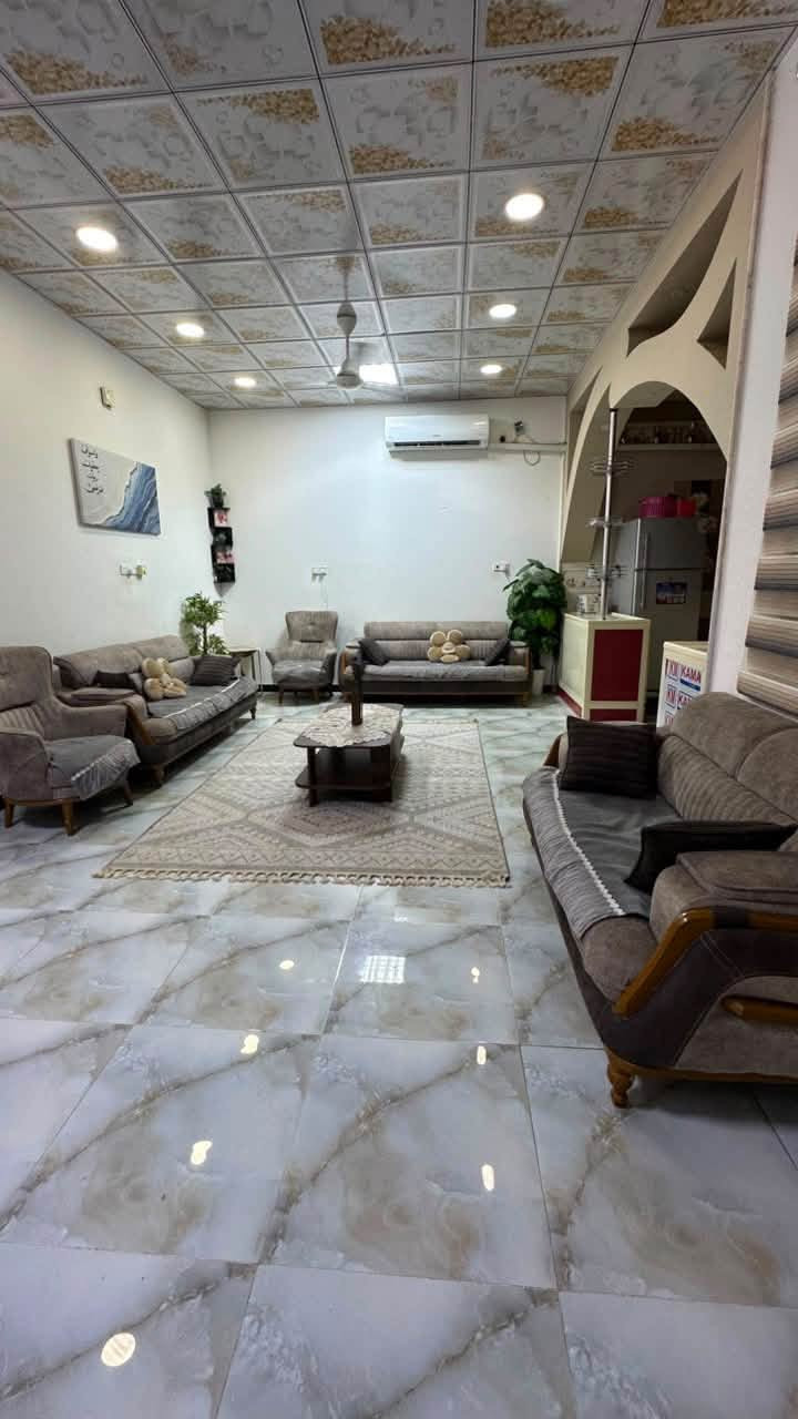 🏠 دار سكنية واستثمارية للبيع في حي العباس! 🌟
                        أعلان رقم (241)
بناء حديث (سنة 2024) بموقع مميز ومساحة 210 متر (طابق واحد).
✨ أهم المواصفات:
• يحتوي على درج خارجي معزول.
• أساس قوي وجاهز لبناء شقق إضافية في الطوابق العليا (فرصة استثمارية رائعة!).
💵 لمعرفة السعر والتفاصيل:علق بكلمة (الخبير) لتصلك التفاصيل فوراً في رسالة خاصة، 
أو اتصل بنا مباشرة:📞 ***********
