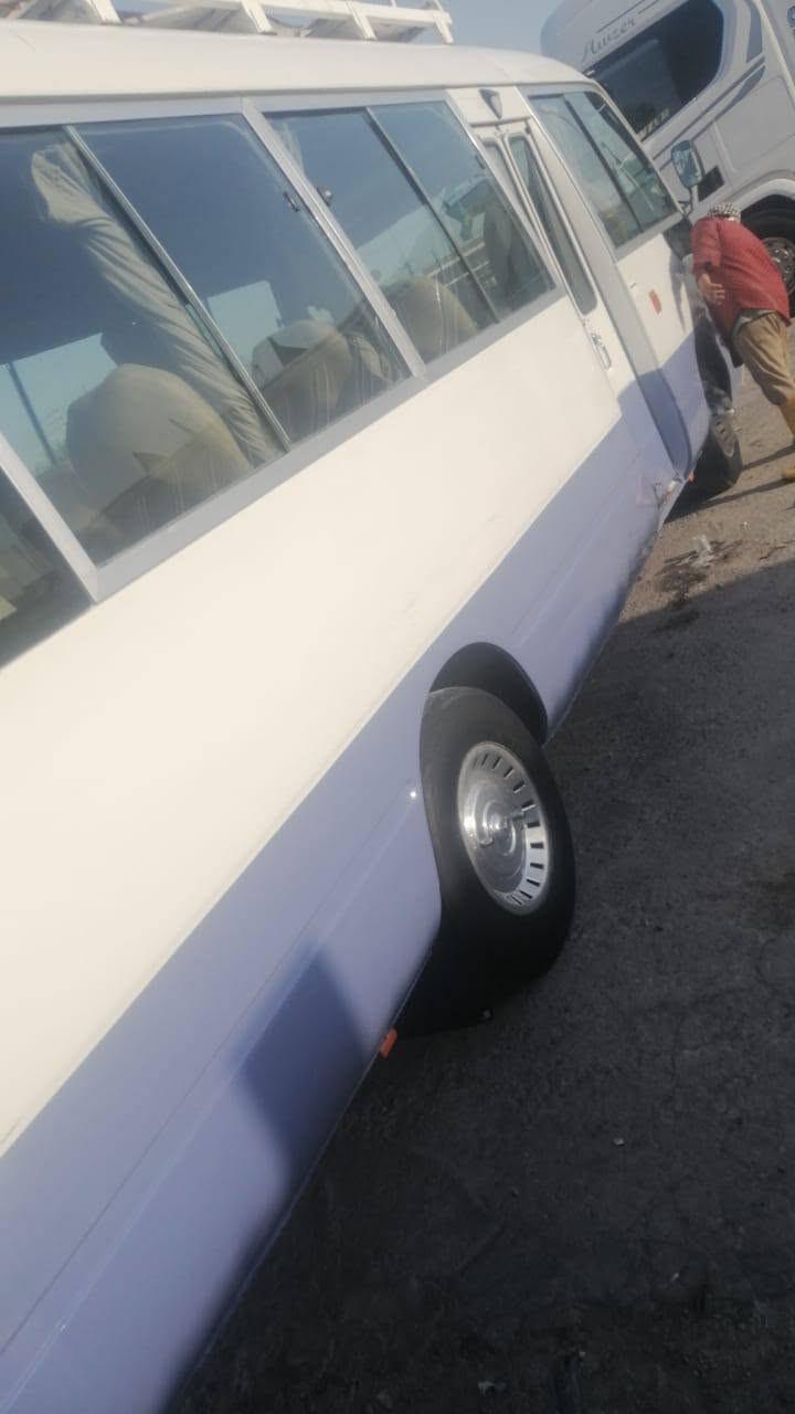 كوستر موديل 8
بيها صبغ بس بلكصايره بس  لازرك 
كير اكسل مكينه حداديه جداد اربع ويلات مصفره من كلشي 
تخم تاير تبريد منظومه غاز 
قلاب ستاركس جاهزها سياره 
***********
