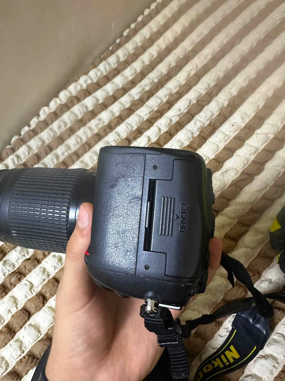 كاميرا NIKON 7000D للبيع 📷🔥
الكاميرا كل ملحقاته موجود
1-عدسه نيكون 70-300
2-بطاريات 2
3-جنطه نيكون
4-شاحنة الأصلية
5-رام الأصلي32g
————————-
الكاميرا نضافته 90/100
تاخذه وتدعيلي 
السعر:
واتساب: ***********
مكاني:بغداد
—————-
الصور كدامك عن نضافته والملحقات♥️✨.
