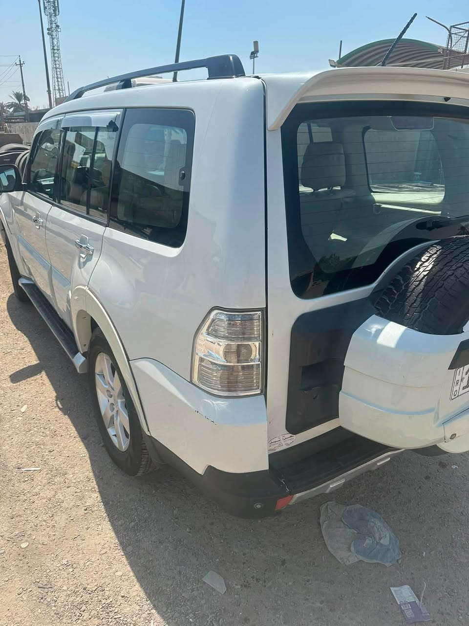 باجيرو ٢٠٠٨فول ماصفات فتح سقف ثلاجه وماصفات تعرفوه كله ماعده دمام حجم المحرك ٣٨٠٠ بيه جاملا اليمن لخلفي حاكه حك فقط ومصبوغ سنور موجود سياره حلوه معنه كلمه سعر ١٢٠وبيه مجال رقام الهاتف***********-***********

