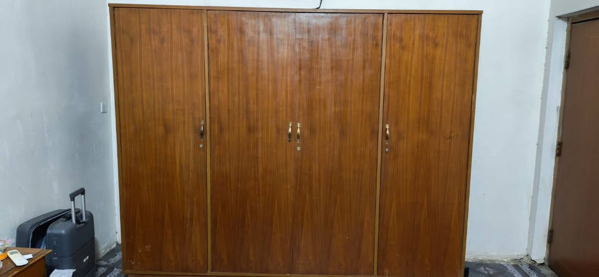 كنتور عراقي نضيف جدا سعره 225 وبي مجال
***********
