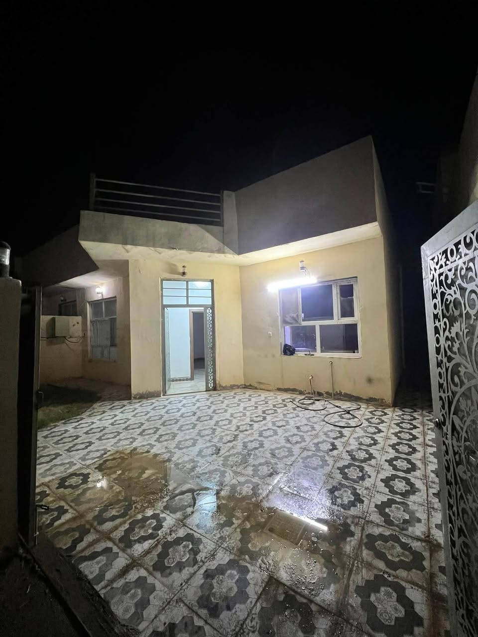 السلام عليكم دار 🏠 للبيع في مجمع جنة تكريت السكني… مساحة المنزل 200 متر نزال 20 واجهة 10 …يطل علا شارع 20 المنزل طابق واحد يحتوي المنزل علا غرف عدد 2 صاله استقبال مطبخ صحيات عدد 2 كراج سياره 🚘… بيع مستعجل البيت مسدد كامل لا مطلوب لشركه ولا مسحوب عليه… للستفسار اتصل علا هذا ارقم 
‭***********
