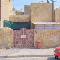 دار للبيع .. بناء قديم  (يباع كقطعة ارض) المساحة 157 متر واقع حال .. ف...
