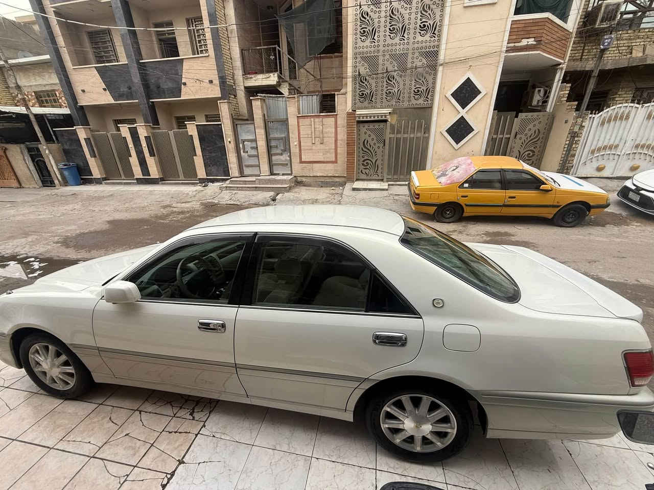 سلام عليكم ملكة م2002 ثلاثة دكم رقم أنبار إنكليزي بسمي مشروع وطني  هزة جديدة كفاله عامه من ضربة وصبغ وبارد  فقط رصعتين مبينات بل بنيد. تحوير الإمارات محرك ديفور الجبير تخم تاير دلوب اصلي 
ماشيه61الف تبريد كير محرك حدادية صدر بل باكيت تراي وين ميعجبك السعر$155وبيه مجال مكاني بغداد الكرخ***********
