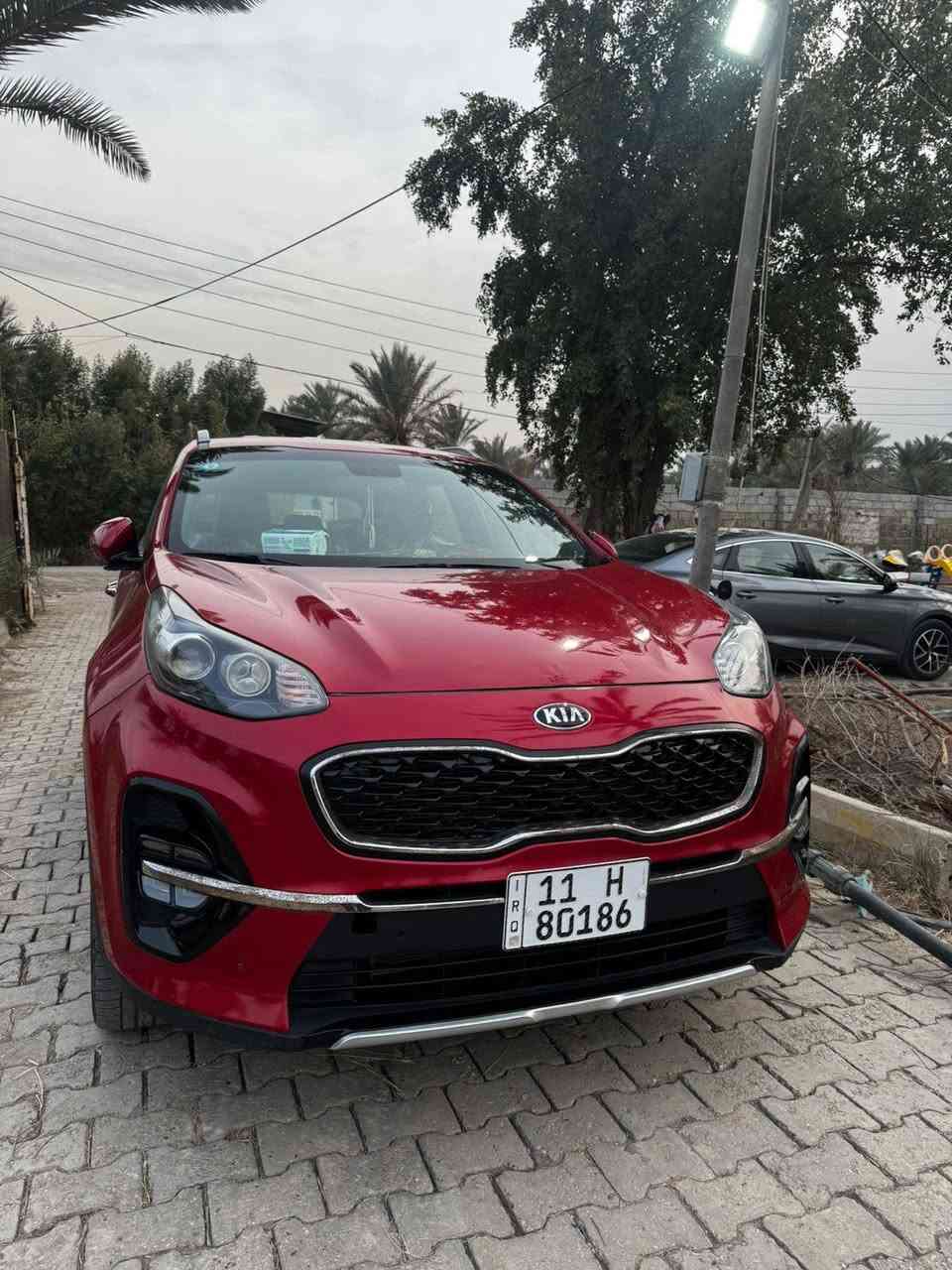نوع السيارة والموديل: كيا سبورتج 2019 خليجي
الوارد: خليجي

​اللون الخارجي: ماروني مميز

​اللون الداخلي (الغرفة): عسلي

​الممشى (العداد): 90,000 كم فقط

​المواصفات والإضافات:

​تبريد قطعتين (شغال وثلاجة)

​مرايات شفط

​حساسات اصطفاف أمامية وخلفية

​كاميرا للرؤية الخلفية

شادلها انارة داخليه

السيارة مكفولة من الصبغ والضربات، بيها فقط تعديل بارد بسيط جداً (بكد الإصبع) بالبنيد. وبيها طخة بالباب الخلفي ممصلحها صغيرة

​السعر: ١٧٨

​للتواصل والاستفسار: *********** و ***********
​المكان: بغداد / الدورة
