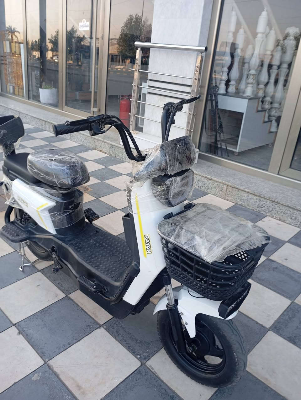 سلام عليكم دراجه شحن للبيع حجم 14 ريان دراجه مستعمله اخذته جديده من معرض براهيم كرماشه  بطاريات بدلتله قبل مده دراجه مرتبه ونضيفه كلشي شغال بيها تجي وتشوف بعينك مكاني حي العداله سعرها 350 وبيها مجال للتواصل ***********

