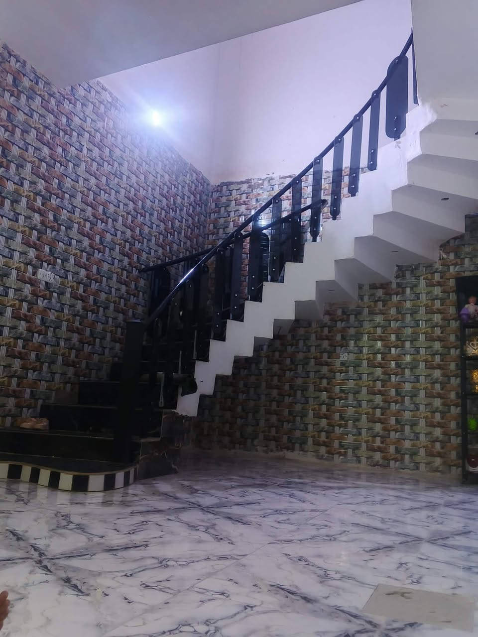 بيت للبيع مساحه البناء 250, مع قطعه ارض مساحه 300 متر واي ستفسار اتصل ع الرقم ***********
