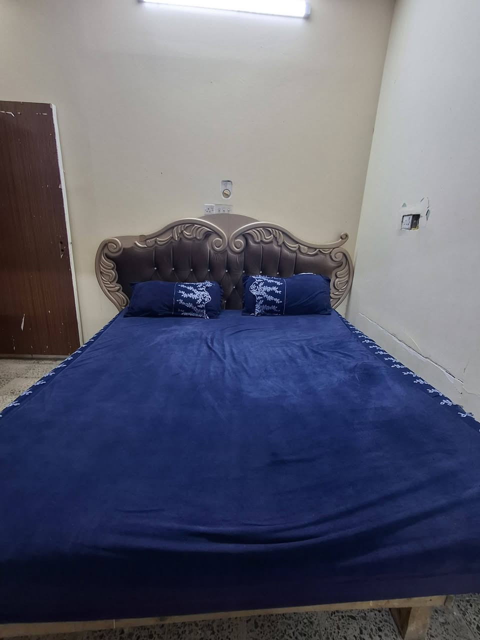 غرفه تركي للبيع
يحتاجلهه ترتيب شادهه براغي الجربايه يحتاج تخته 
السعر ١٢٥ بيهه مجال الشعب مقابل جامع الشروفي 
***********
