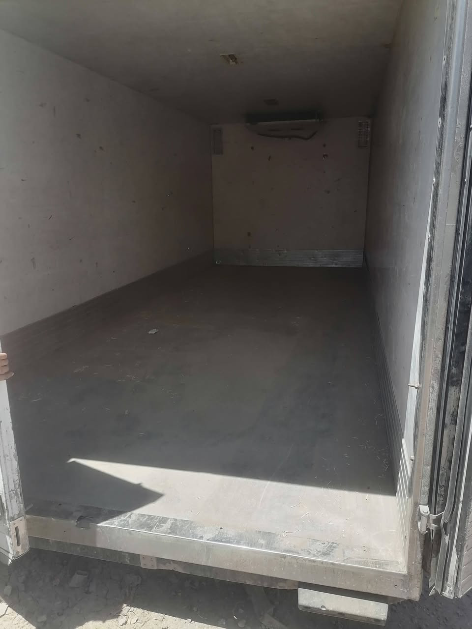 السلام عليكم للبيع براد اتيكو ٦ وربع المكان بغداد ***********
