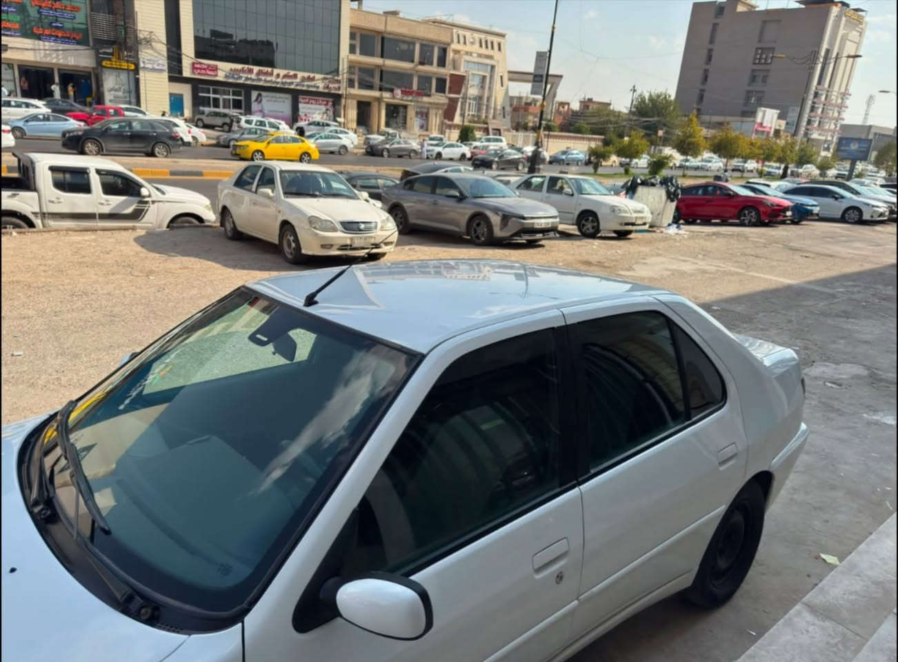 السلام عليكم
بيجو306
جديده السياره
موديل 2003 
بدون صبغ
تبريد ثلج  
بيها بارد
 عازل حرارة وصوت 
مكان السيارة موصل 
***********
