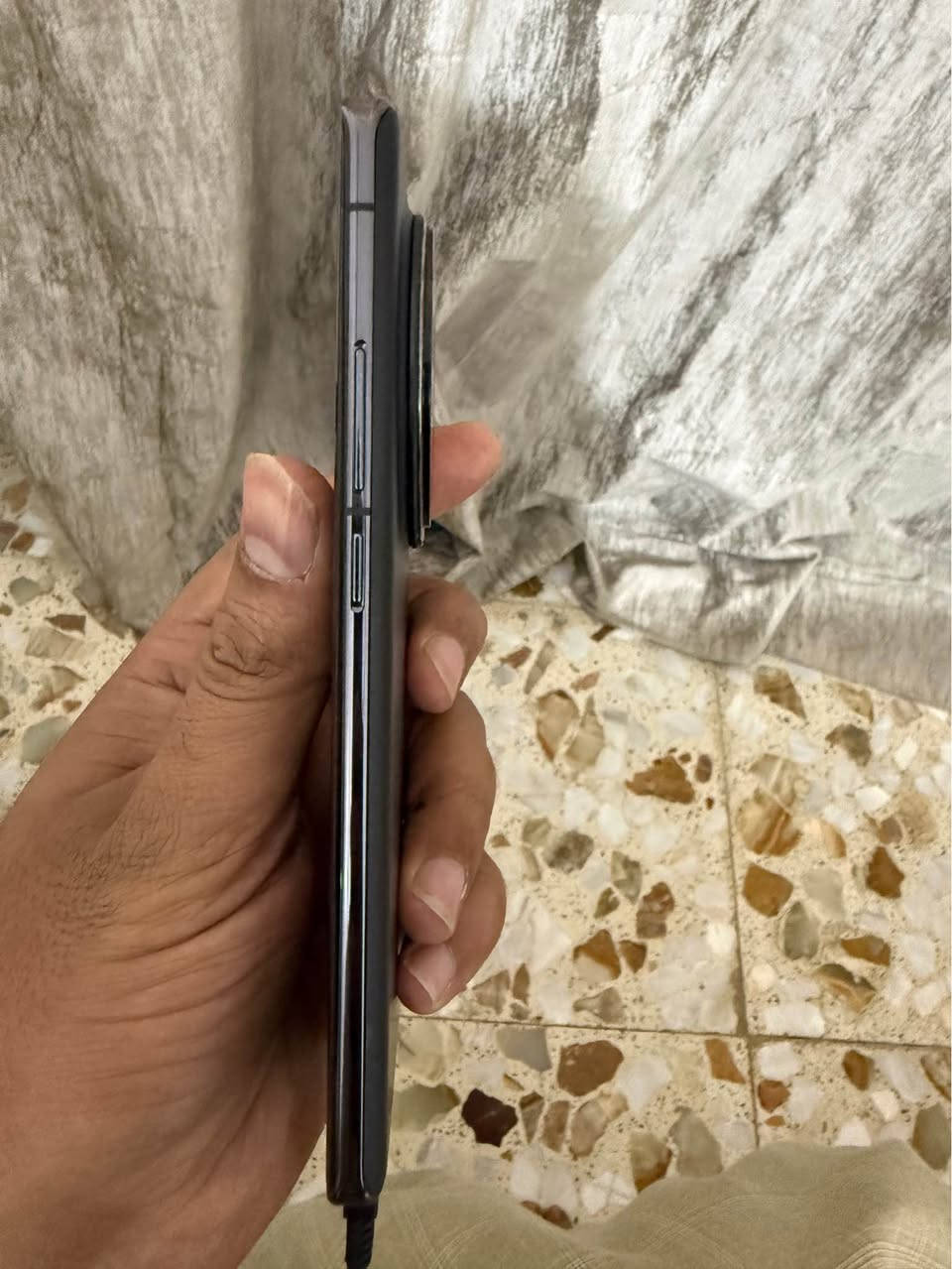 السلام عليكم 
Vivo x100 pro
ذاكرة : 512/16
نظافة 100%
ملحقات كاملة 
بي فقط ظهر شوي خالع بسبب الحراره التلفون كفاله
السعر :700
مكاني بابل 
*********** حلة, بابل
