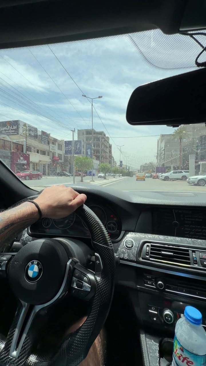 السلام عليكم حبايب
bmw 530i 
٦سلندر نورمال
نوزل طويل
سياره خليجي 
فول مواصفات
فتحه سقت 
تحكم ستيرن 
مري كهربائي 
كشنات كهربائي
شاشه جبيره 
شاشه اعطال 
كير شبح ٨ نمر 
سستم سماعات ١٥ سماعه 
قطعتين تبريد 
ماوس تحكم 
حساسات 
سياره عليهه اضافات 
كت m5 كامل 
وياله m5 سعرهن 2000$
دركه كاربون ڤايبر 
تايرات مشلن تو سايز 
سياره بااسمي كلش نظيفه وحلوه بيهه نقوصات بسيطه انزل من سعرهه ماحملهه على مشتري سياره ماعليهه اي غرامات
كير مكينه كفاله دواخل كفاله سياره حادثهه خلفي ربع جاملغ خلفي مصبوغ فقط و٣ كلير 
مكان سياره بغداد 
السعر 15,700 
وبيهه مجال للشراي 
***********
