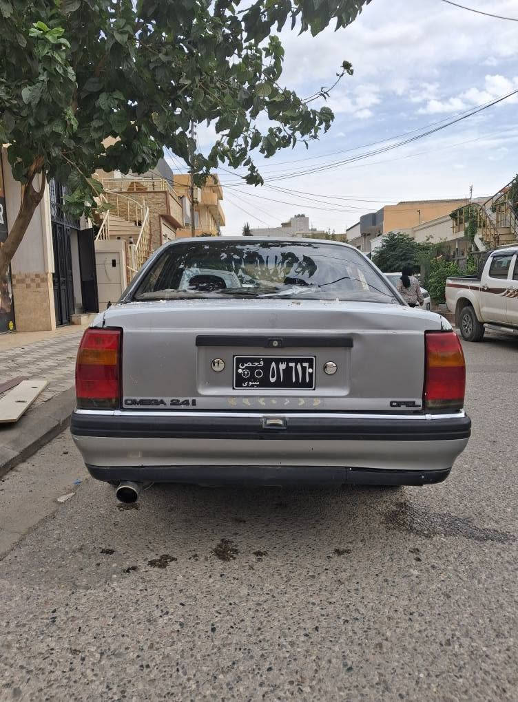 أوبل • فضي • ١٩٩٠
