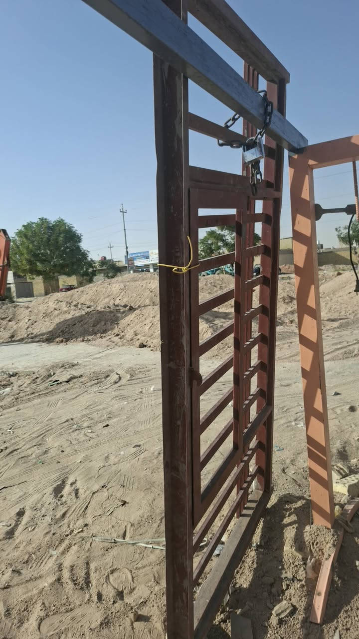 شباج طول 200  عرض 110 سعر 100 وبيه مجال قليل ***********
