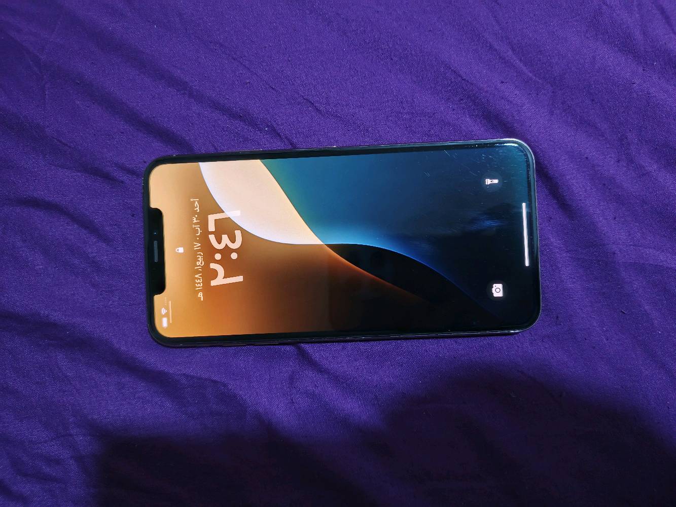 ايفون اكس ماكس xs 
شاشه اصلية 
كاميرات شغالات فول مواصفات 
ذاكرة 64 
كلشي بالجهاز اصلي بس البطاريه مبدل
السعر 190 وبيه مجال للشراي عنوان موصل 
ضهر وشاشه كدام ولا خدش اخو الجديد