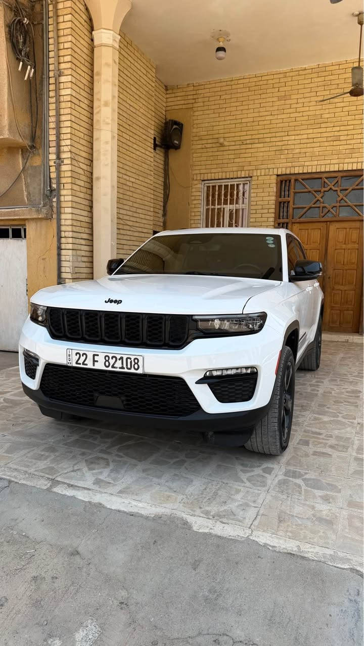 جيب كراند شيروكي خليجي كفالة عامة 
فئة بلاك توب ادشين فول مواصفات 
سيارة جديدة كارتون ماشية 42 فقط 
داخل احمر مميز 
كشنات تدفئة 
نقاط عمياء 
حساسات امامي خلفي 
سايد بريك بصمة 
فتحة سقف 
سياقة ذاتية 
هووواي بيها موصفات معروفه مايحتاج ذكرها 
سعرها 380
هـ *********** البصرة, العراق

