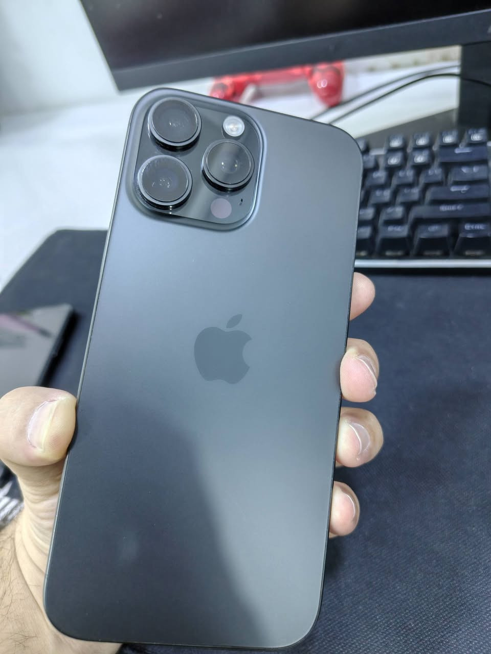 📱 للبيع آيفون 16 برو ماكس
✨ المواصفات والتفاصيل:

* 💾 الذاكرة: 256GB
* 📱 النموذج: M
* 💯 النظافة: 100/95
* 🔋 صحة البطارية: 92%
* 🔒 الجهاز غير مفتوح
* 🔌 عدد دورات الشحن: 520 دورة

💰 السعر: مليون و250 ألف دينار عراقي وبي مجال

📩 للاستفسار والتواصل خاص.او الاتصال على الرقم ***********
