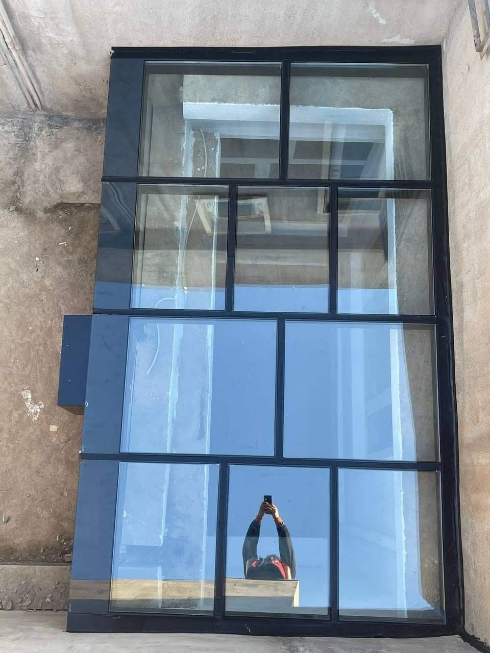 "المساحة الواسعة.. والإضاءة النظيفة.. هي اللي تعطي المكان روحه الفخمة.
​مع واجهاتنا الزجاجية وأنظمة السكي لايت الحديثة، ندمج لك جمال التصميم مع أعلى درجات الأمان والعزل.
​عزل حراري، مقاومة للظروف الجوية، ولمسة عصرية تدوم لسنوات.
​تواصل معنا اليوم، وخلينا ننفذ رؤيتك بأعلى جودة."
​📌 للحجز والاستفسار: [***********]

الضمان والامان مع ميرزا براند للالمنيوم
