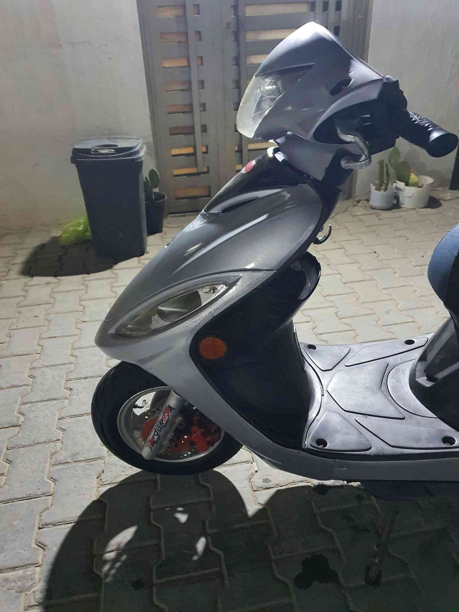 السعر 750بيها مجال
كامكو جي 4 مكينة مامفتوحه شوفة العين النضافه يشهد الله حاوية تخم كامل زنون رون زوج تايرات جدد بعدهن بخطتهن دبلات جدد كفرات شخط مابيهن تجي وتفحص مضمومة بالبيت مامتفرغ 
مكاني النجف الكوفة 
اتصل أو واتساب ***********
