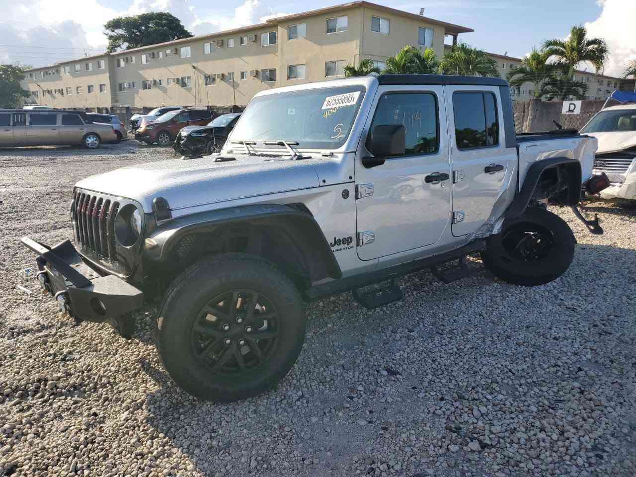 🚙 جیپ گڵادێتۆر ٢٠٢٢ - JEEP GLADIATOR 2022  
​[کوردی - KURDISH]
​● مۆدێل: ٢٠٢٢ (Sport S)
● ڕۆیشت42هەزار میل
● بزوێنەر: V6 3.6L (گێڕ و مەکینە بەشەرت و نەکراوەتەوە)
● سەنەوی و ژینگەی: تا ساڵی ٢٠٣١ تازەیە.
​تایبەتمەندی و تەعدیلات:
​تایەکان: قیاس ٣٥ی تازە (دیمەنێکی زۆر جوانی داوەتێ). 4 جووت تایە
​تەعدیلات: هەموو جوانکاری و تەعدیلاتێکی بۆ کراوە، بێ مەسرەفە.
​سێ پارچە سەقف و دەرگاکان لێ دەبنەوە.
​بسمە و لێخوڕینی دوور، شاشە گە،Apple CarPlay، کامێرا.
​تەبرید دوو پارچە، تەحەکەم سوکان، کارەبای ٢٢٠ ڤۆڵت.
​دۆخی سەیارە:
​تەنها چاملخی دواوە و دەرگایەک صبغە (بێ ناوەوە).
​بجم کەپس، بێ ئێرباگ (وێنەی حادیسە و ڕەقەم شاسی دانراوە).
​تێبینی: سەیارەکە چرکەی تێدا نییە، زۆر خاوێنە، هەموو شتێکی بەشەرتە و هی ماڵەوەیە.
​💰 نرخ: تەنها 255 وەرەقە ($255) و مەجالی تێدایە.

📍 ناونیشان: هەولێر
📞 پەیوەندی: ***********
​[العربية - ARABIC]
​● الموديل: ٢٠٢٢ (Sport S)
● العداد: ٣٦ الف ميل
● المحرك: V6 3.6L (كير ومكينة بشرط، ما مفتوح)
● السنوية: مجددة لغاية سنة ٢٠٣١.
​المواصفات والتعديلات:
​الاطارات: قياس٣٥ جديدة (شكل وحش).
​التعديلات: السيارة مجهزة بكافة التعديلات والكماليات، ما تحتاج اي مصاريف.
​سقف ٣ قطع وابواب قابلة للازالة.
​بصمة وتشغيل عن بعد، شاشة كبيرة، Apple CarPlay، كاميرا.
​تبريد قطعتين، تحكم ستيرن، مأخذ ٢٢٠ فولت.
​حالة السيارة:
​صبغ جاملغ خلفي وباب فقط (بدون دواخل).
​بجم كبس، بدون ايرباك (صور الحادث والشاصي موجودة).
​ملاحظة: السيارة جداً نظيفة، "چركة" ما بيها، استخدام منزلي ومكملة من كل النواحي.
فقط255$دولار) وبي مجال ومعاملة.
🔄
📍 العنوان: اربيل
📞 للاتصال:  *********** أربيل, العراق
