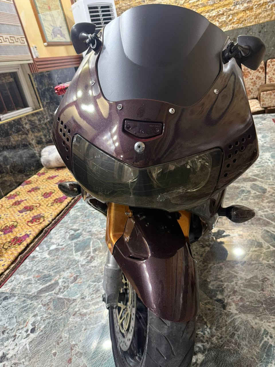 🔥 للبيع هوندا CBR 919 (العملاق) 🔥
​عيني الصقر، للبيع دراجة 919 نظيفة وحش بجم عريض، التعديل ووصبغ جديد، والدراجة جاهزة وقوية.
​🔹 المواصفات:
​المحرك: محرك مفتوح ونضيف يم دانا، صوت ضعيف أنسى الحماوة،  دك سلف وتوكل على الله.
​البدي والشاصي: مرتب وما بيه نقص. ومغسولة تفتح النفس.
​الاستعمال: دراجة نظيفة واعتمادية اداما كاملة بلاكات ودهن وكابريتر كلة جديد وتستاهل كل فلس.
​الدراجة متواجدة بـ [كركوك].
السعر: [1.750.000].
​للاستفسار والتواصل (اتصال أو واتساب):
📞 [***********]
