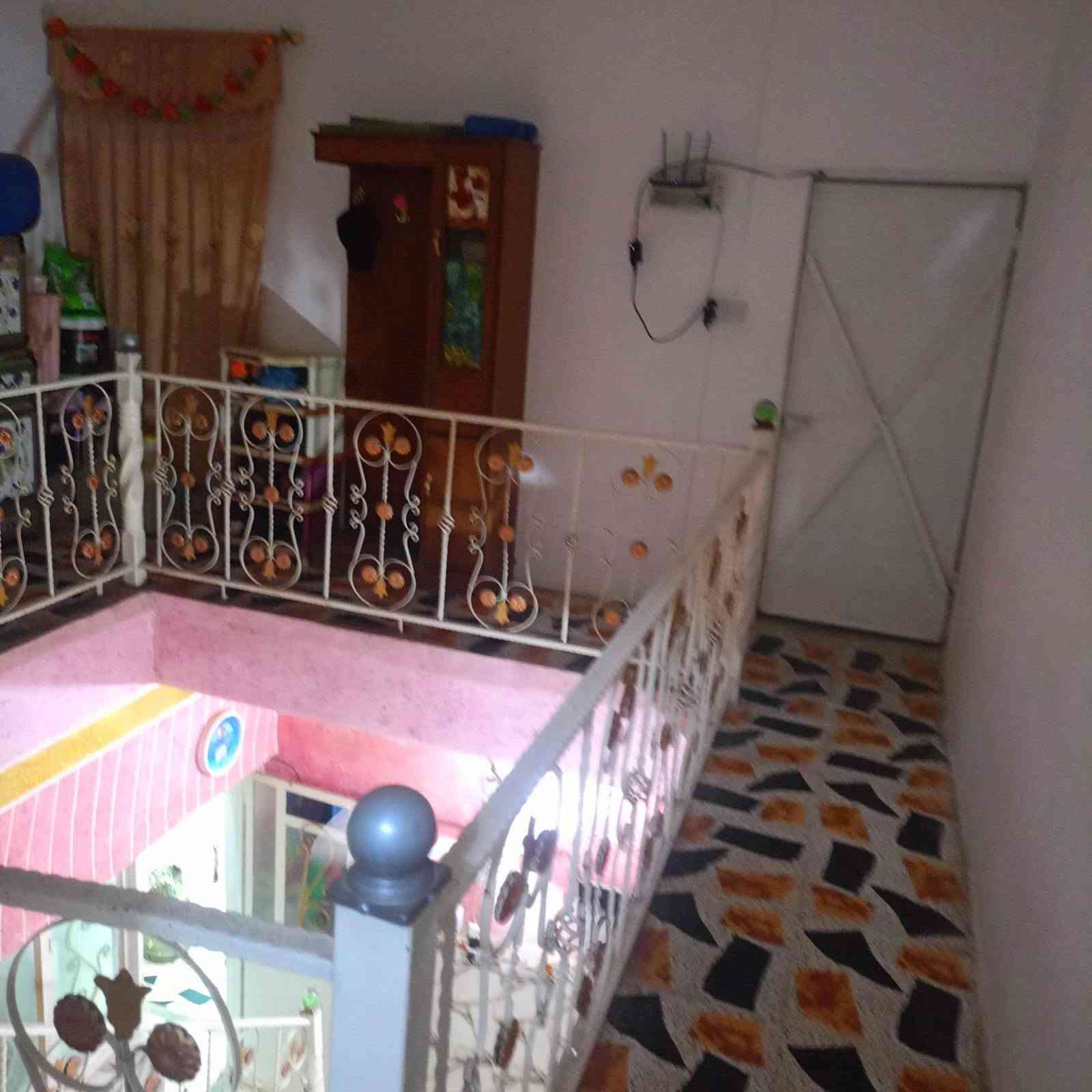 بيت للبيع مساحه 110متر  طابوه صرف  يحتوي على غرفه صاله هول مطبخ صحيات جوه فوك غرفه  بيتونه عنوان دور الري  قرب الرايه سعر 68وبي مجال  ***********
