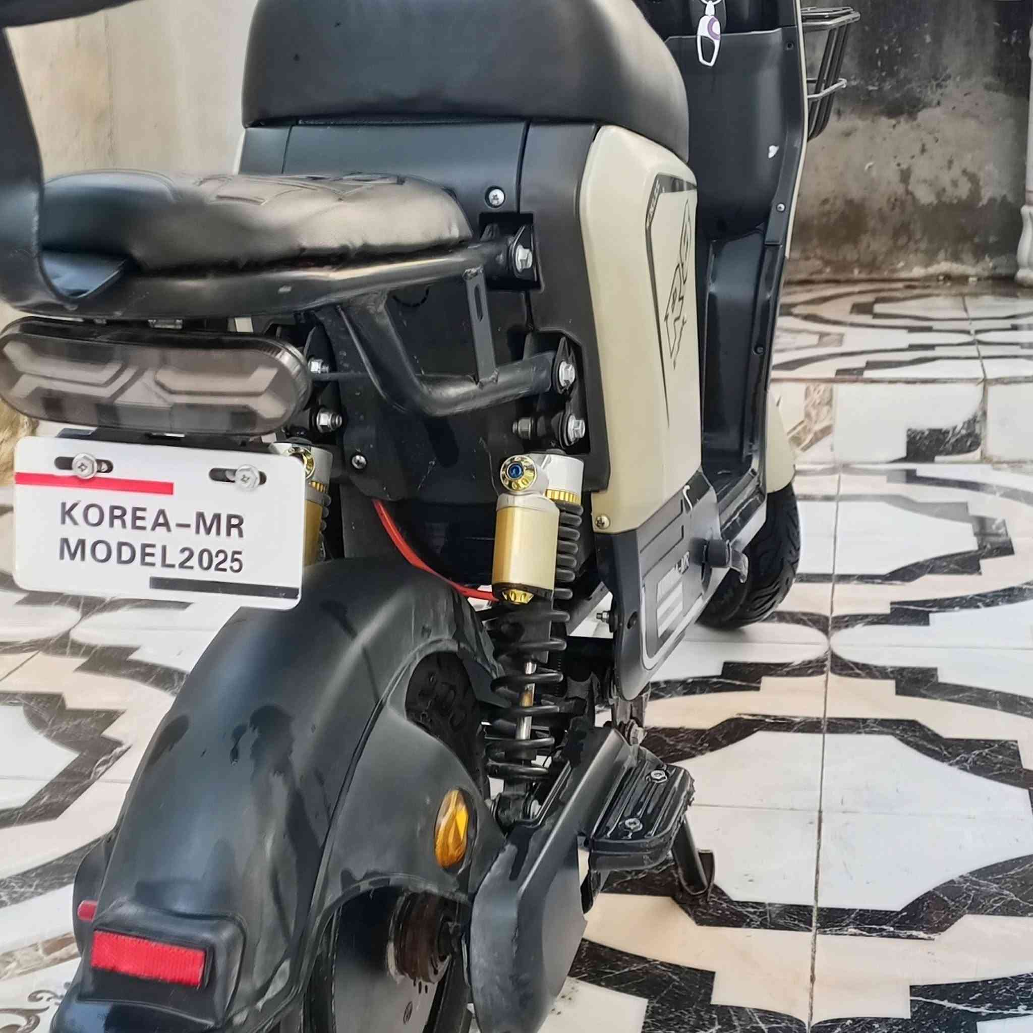 سلام عليكم للبيع درجه شحن R8 سرعه 109
ملف 1200. و36امبير سعر 450بي مجال قليل رقم ***********
