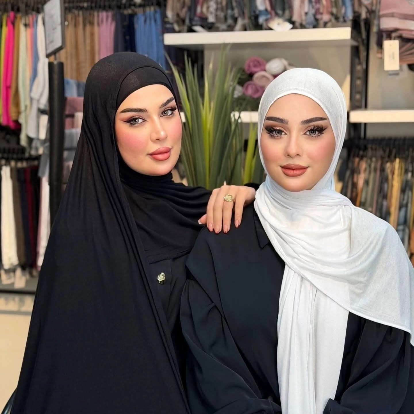 #حجابات_ماركة_عنوان_الاناقه🌸
لأن الشال مو مجرد قطعة… هو لمسة أناقة تكمل إطلالتك 💕
ألوان عصرية، خامات ناعمة، وتنسيقات تناسب كل الأذواق
اختاري شالك اليوم وخلي ستايلك يحچي عنك 💗💗
 
#شيلة_دلاليد 
___________________________

‎زورونا  في موقعنا الكائن 👇👇👇
‎الانبار_هيت_حي الجمعية _ مقابل مدرسه الصمد

#للحجز_السريع_واتساب ***********

صفحتنا عبر الانستغرام

Marka_shal
‎يتوفر خدمه توصيل لكافه انحاء العراق 🚙🚕🚗

