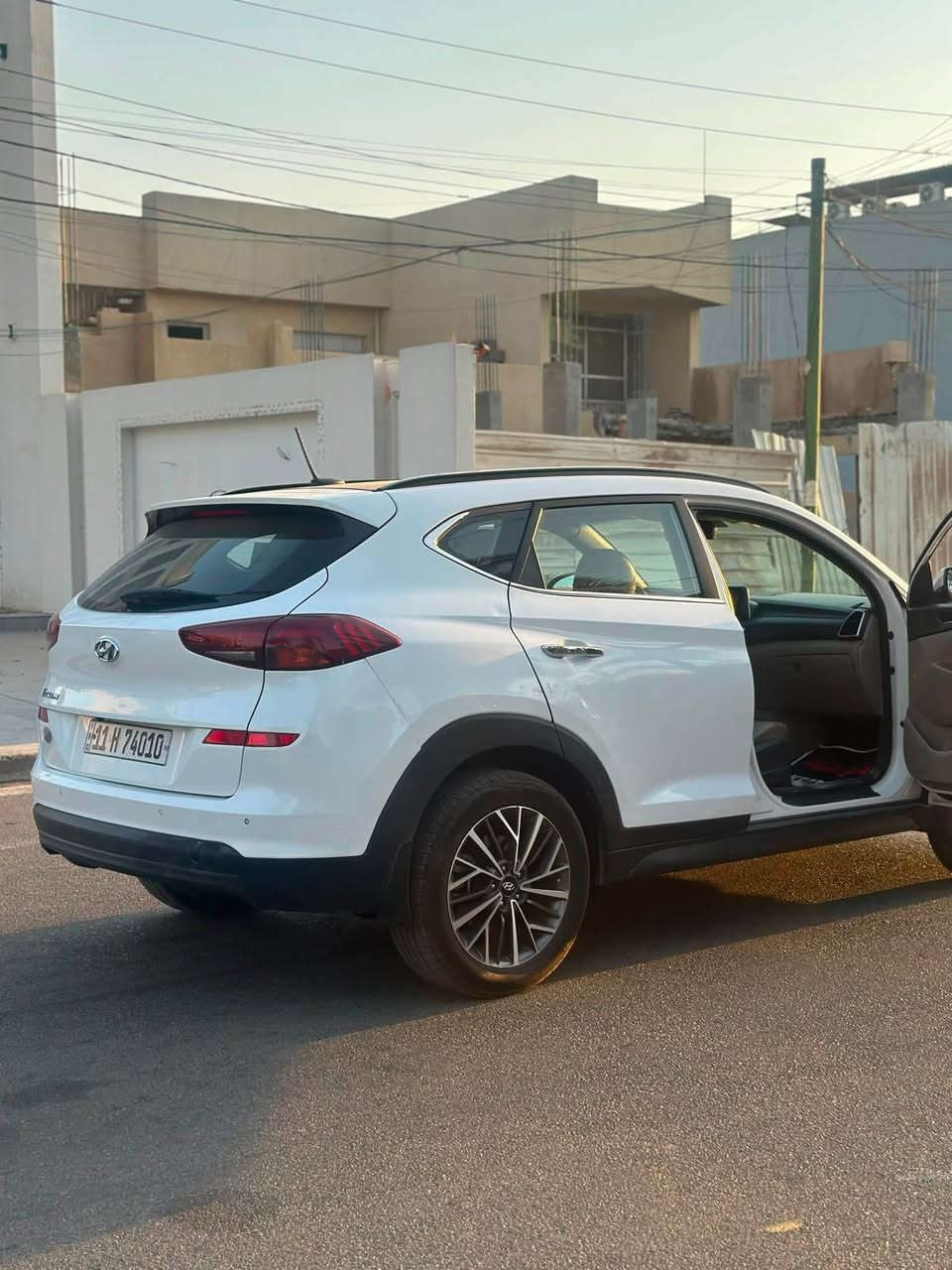 توكسان للبيع 

رقم بغداد  

ماشيه 115 الف كيلو 
مبدل باب خلف السائق اصلي نفس اللون
صبغ دجة الجاملغ الخلفي 
تعديل بارد بين الباب الخلفي والجاملغ
تواصل واتس فقط ***********
سعر 160ورقه
