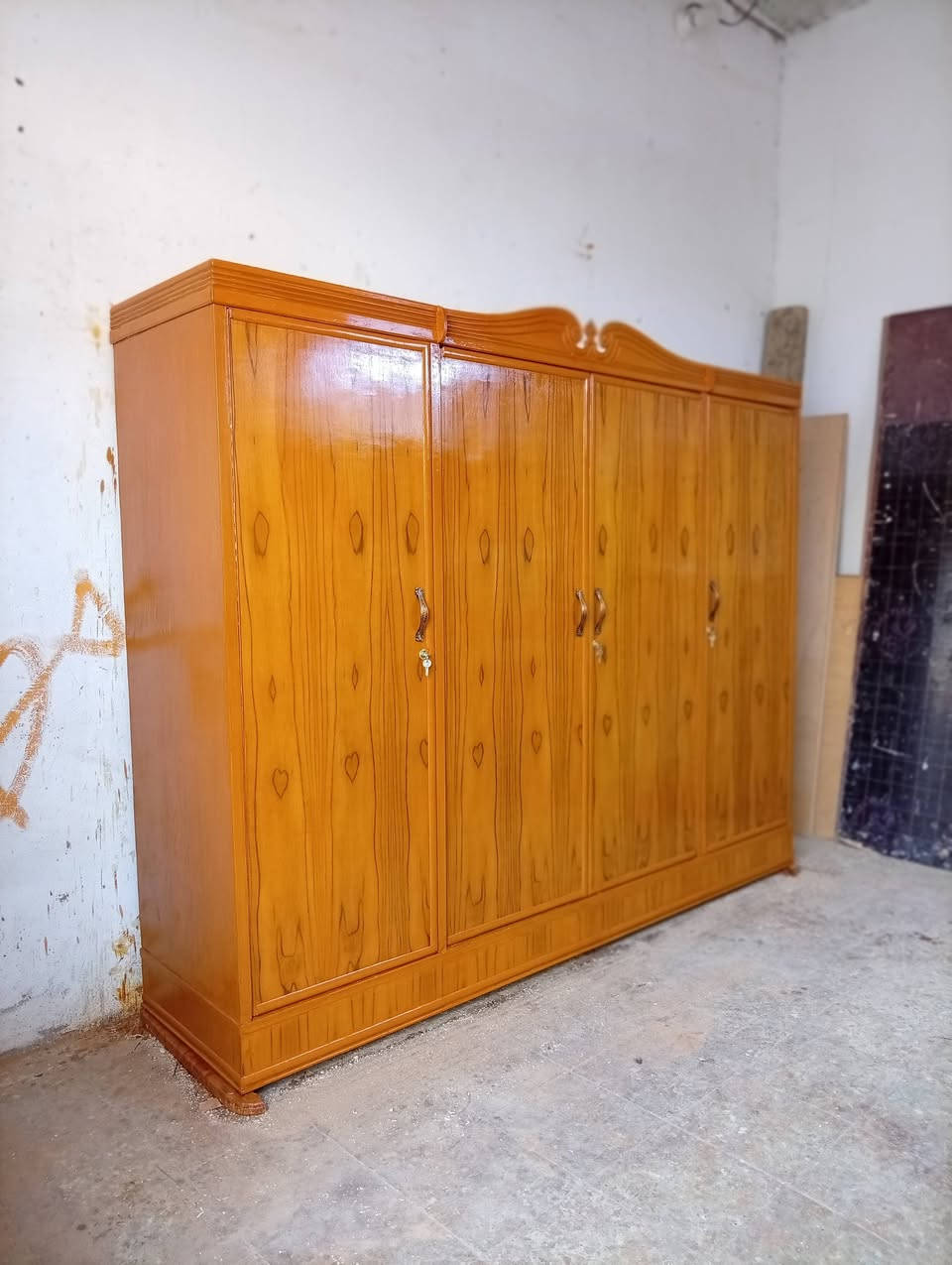 سلام عليكم كنتور اربعه باب  تزكام نضيف جدا السعر 240وبي مجال نجف مقابل قريه الغدير ***********
