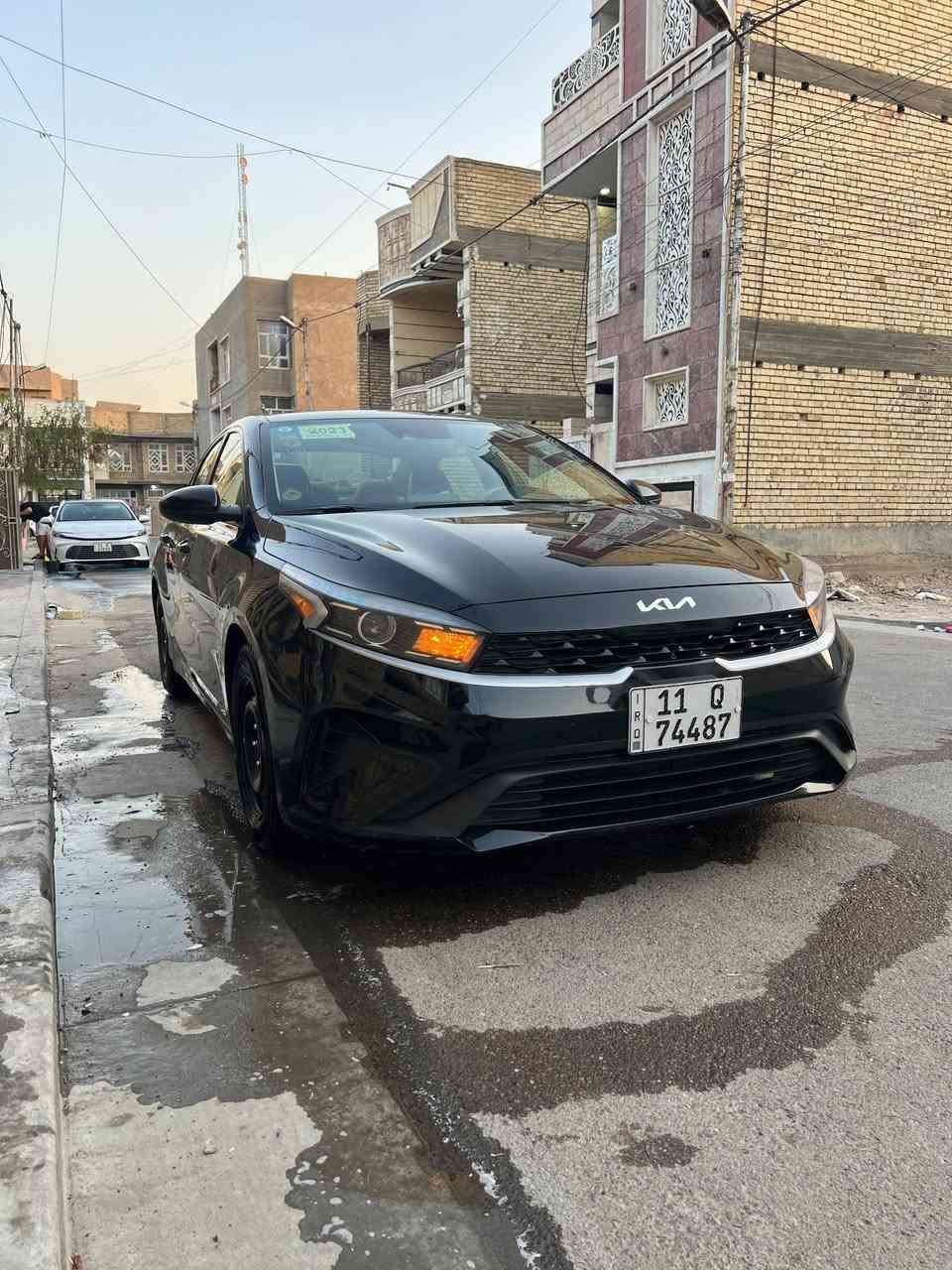 للبيع كيا فورتي وارد أمريكي موديل 2023، لون أسود، ماشية 94,400، والسيارة سويتش وليست بصمة، وبحالة ممتازة وجاهزة للترتيب.
الموديل: 2023
​اللون: أسود
​الضرر: دعامية أمامية + شلمان أيمن فقط (بارد بدون صبغ) + توجد طخة تحت باب السائق
​العداد (الماشية): 94,400
​التشغيل: سويتش (وليست بصمة)
​المواصفات الكاملة:
​محرك 2.0 لتر 4 سلندر اقتصادي وقوي
​شاشة وسائط تعمل باللمس تدعم Apple CarPlay و Android Auto
​كاميرا خلفية ملونة عالية الدقة مع خطوط توجيهية
​نظام الحفاظ على المسار (Lane Keeping Assist)
​نظام التحذير من الاصطدام الأمامي والتوقف الذاتي للطوارئ
​نظام تحديد أوضاع القيادة (Drive Modes: Normal, Sport, Smart)
​نظام البلوتوث والتحكم من المقود بالكامل
​مثبت سرعة (Cruise Control)
​مانع انزلاق (Traction Control)
​حساس إطارات (TPMS)
​تكييف هواء ممتاز مع فتحات خلفية للركاب
​إضاءة أمامية وخلفية مميزة
​السعر: 143 ورقة وبيها مجال
مكان السيارة: بغداد - الغزالية
رقم الهاتف: ***********
