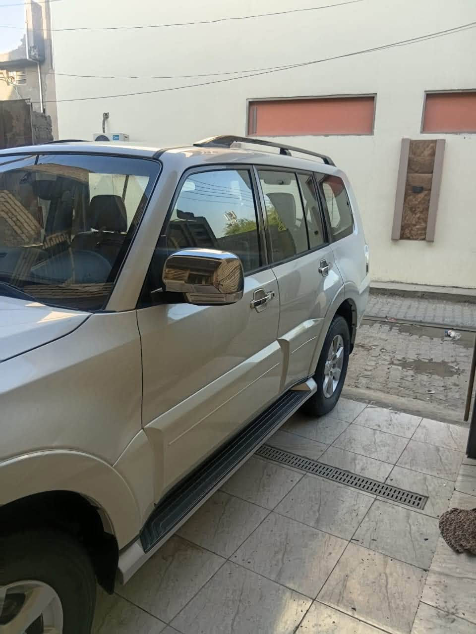 سلام عليكم 
مسيبوشيً باجيرو
٢٠١٥حبتور
فول موصفات واحده هل واحد
محرك ٣٥٠٠ ٧راكب
مكفوله من الضربه وصبغ
ماشيه ١٤٨
رقم بغداد بسمي 
سياره جاهه من كلشي 
كير ومحرك عل وضع الشركه
السعر ١٦٧
***********
