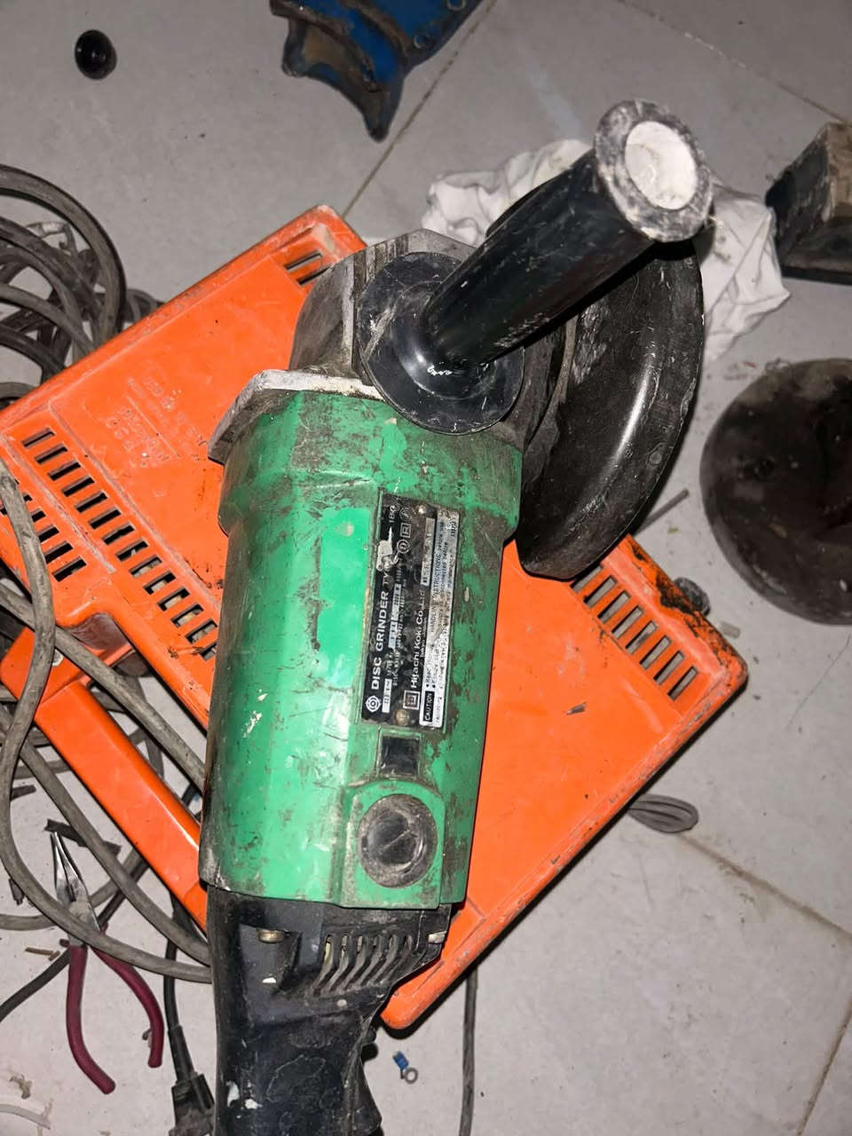 السلام عليكم 
كوسرة هيتاشي 180mm صناعة يابانية
التواصل على ***********
