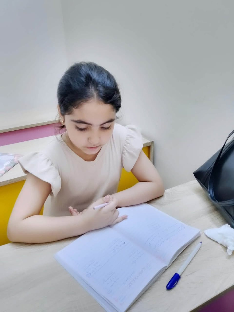جانب من صور طلابنا المجتهدين اثناء محاضرات التقوية 🪷🪻🪷
🚌🚌تتوفر خطوط نقل للمناطق المجاوره 

📍 فرعنا الأول : بغداد – العامرية – نهاية شارع الملجأ – قرب المجلس البلدي

📞 للتواصل والاستفسار: ***********

📍 الفرع الثاني :حي الجهاد - سريع حي العامل - قرب مسبح الرافدين

📞 للاستفسار والتواصل: ***********

📌 تابعونا لتكونوا جزءًا من رحلتنا التربوية، ولتتعرفوا على رؤيتنا ورسالتنا وأهدافنا التي نطمح لتحقيقها معكم.

خطوة طفلك الأولى تبدأ من حلمه الأول 🌱

#روضة_الحلم_الأول #الحلم_الأول #حي_الجهاد

#العامرية
